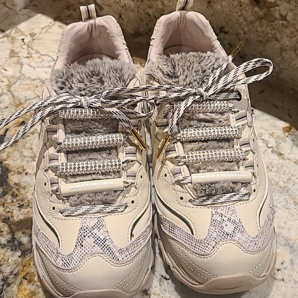 Sketchers "D'lites"air cooled memory foam insole,snake skin & fur Sz.7.5 .(#1391